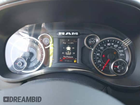 2019 Ram 1500 Big Horn z VIN 1C6SRFFT5KN814208, wystawiony jako IAAI lot #42551510 z przebiegiem 97 380 mil mil oraz . Historia ofert i sprzedaży dostępna na DreamBid. Obrazek 7.