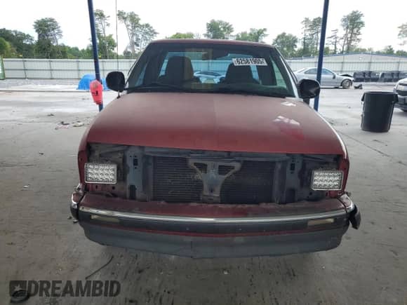 1995 Chevrolet S-10 LS с VIN 1GCCS19Z3S8215696, выставлен на аукционе Copart как лот 62581905 с пробегом 239 826 миль миль и Списание • Salvage title. История ставок и продаж доступна на DreamBid. Изображение 5.