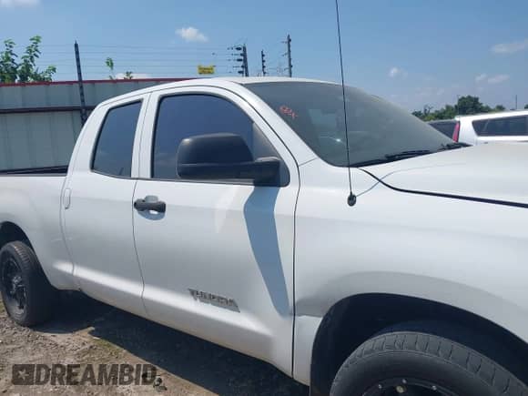 2012 Toyota Tundra z VIN 5TFRU5F18CX026656, wystawiony jako IAAI lot #42949363 z przebiegiem 294 338 mil mil oraz . Historia ofert i sprzedaży dostępna na DreamBid. Obrazek 13.
