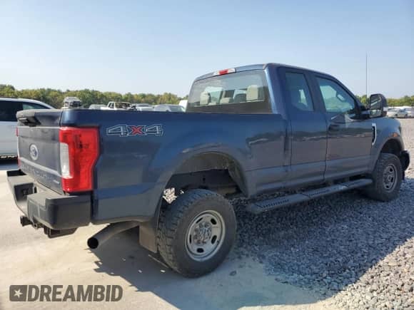 2018 Ford F-250 XL z VIN 1FT7X2B65JEC65475, wystawiony jako Copart lot #72090195 z przebiegiem 128 529 mil mil oraz Szkoda całkowita • Salvage title. Historia ofert i sprzedaży dostępna na DreamBid. Obrazek 3.