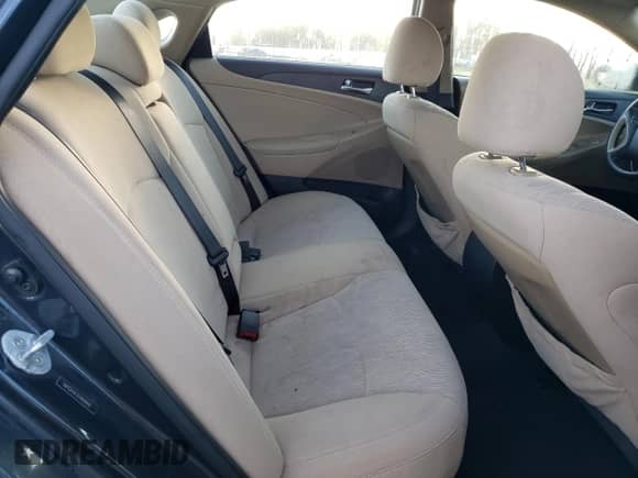 2014 Hyundai Sonata GLS z VIN 5NPEB4AC1EH840945, wystawiony jako Copart lot #82502615 z przebiegiem 155 358 mil mil oraz Czysty tytuł • Clean title. Historia ofert i sprzedaży dostępna na DreamBid. Obrazek 10.