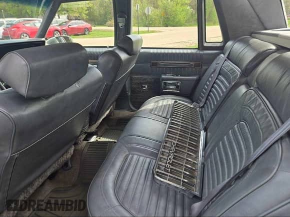 1989 Chevrolet Caprice с VIN 1G1BU51E8KA111809, выставлен на аукционе IAAI как лот 42298235 с пробегом 89 139 миль миль и . История ставок и продаж доступна на DreamBid. Изображение 11.