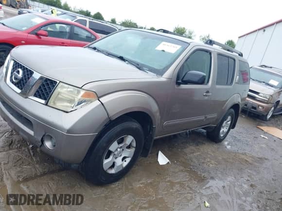 2005 Nissan Pathfinder SE с VIN 5N1AR18WX5C779157, выставлен на аукционе IAAI как лот 40363768 с пробегом 172 167 миль миль и . История ставок и продаж доступна на DreamBid. Изображение 2.