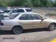 1995 Toyota Camry LE z VIN 4T1GK12E7SU112793, wystawiony jako IAAI lot #42368639 z przebiegiem 270 028 mil mil oraz . Historia ofert i sprzedaży dostępna na DreamBid. Obrazek 13.