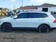 2020 Volkswagen Tiguan SE с VIN 3VV2B7AX9LM013792, выставлен на аукционе IAAI как лот 43314787 с пробегом 46 279 миль миль и . История ставок и продаж доступна на DreamBid. Изображение 14.