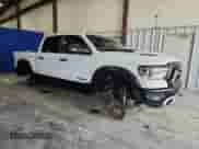 2020 Ram 1500 Rebel z VIN 1C6SRFLT4LN314434, wystawiony jako Copart lot #71672725 z przebiegiem 74 848 mil mil oraz Czysty tytuł • Clean title. Historia ofert i sprzedaży dostępna na DreamBid. Obrazek 4.