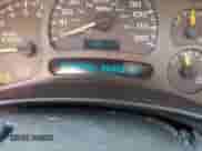 2003 Chevrolet Suburban LS z VIN 3GNEC16Z43G157689, wystawiony jako IAAI lot #42746658 z przebiegiem 291 612 mil mil oraz . Historia ofert i sprzedaży dostępna na DreamBid. Obrazek 7.