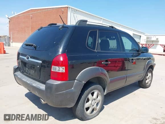 2005 Hyundai Tucson GLS с VIN KM8JN12D75U141929, выставлен на аукционе IAAI как лот 43202184 с пробегом 254 798 миль миль и . История ставок и продаж доступна на DreamBid. Изображение 4.