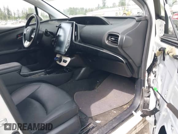 2018 Toyota Prius Plus z VIN JTDKARFP2J3078424, wystawiony jako IAAI lot #42532918 z przebiegiem 93 465 mil mil oraz . Historia ofert i sprzedaży dostępna na DreamBid. Obrazek 5.