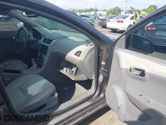 2010 Chevrolet Malibu 2LT с VIN 1G1ZD5E7XA4135780, выставлен на аукционе IAAI как лот 42636143 с пробегом 169 789 миль миль и . История ставок и продаж доступна на DreamBid. Изображение 5.