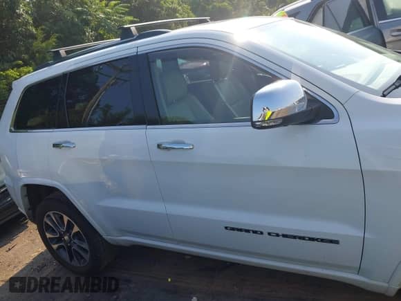 2017 Jeep Grand Cherokee Overland with VIN 1C4RJFCG1HC633004, listed as a IAAI auction lot 42672905 with 138,018 mi miles and . Bid and sale history available at DreamBid. Image 13.