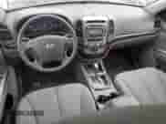 2011 Hyundai Santa Fe GLS с VIN 5XYZGDAB4BG017343, выставлен на аукционе Copart как лот 58949355 с пробегом Не указан миль и Чистый • Clean title. История ставок и продаж доступна на DreamBid. Изображение 8.