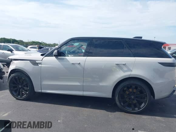 2024 Land Rover Range Rover Sport Dynamic SE z VIN SAL1L9FU4RA415767, wystawiony jako IAAI lot #42714217 z przebiegiem 17 702 mil mil oraz . Historia ofert i sprzedaży dostępna na DreamBid. Obrazek 15.