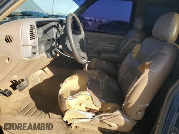 1995 GMC Sierra 1500 z VIN 2GTEC19K1S1532470, wystawiony jako Copart lot #44552745 z przebiegiem 213 639 mil mil oraz Szkoda całkowita • Salvage title. Historia ofert i sprzedaży dostępna na DreamBid. Obrazek 7.