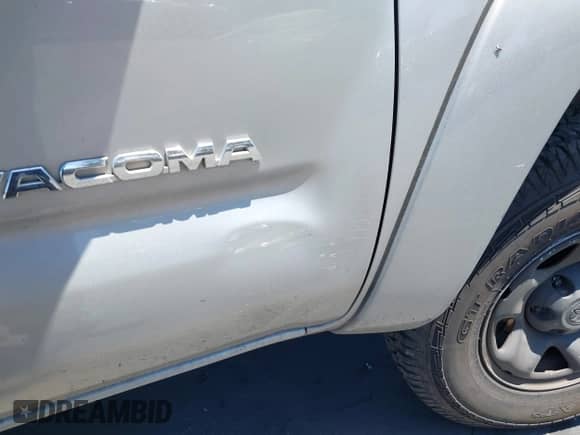 2014 Toyota Tacoma PreRunner z VIN 5TFJX4GN6EX031230, wystawiony jako IAAI lot #42282399 z przebiegiem Nie podano mil oraz . Historia ofert i sprzedaży dostępna na DreamBid. Obrazek 6.