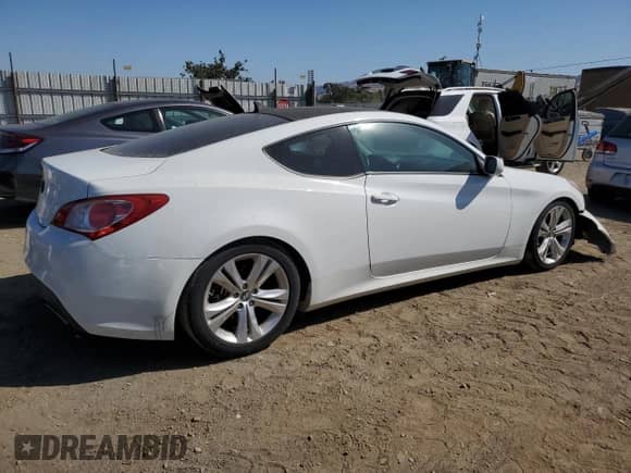 2011 Hyundai Genesis Coupe Premium с VIN KMHHT6KD7BU043710, выставлен на аукционе Copart как лот 63523645 с пробегом 76 776 миль миль и Списание • Salvage title. История ставок и продаж доступна на DreamBid. Изображение 3.