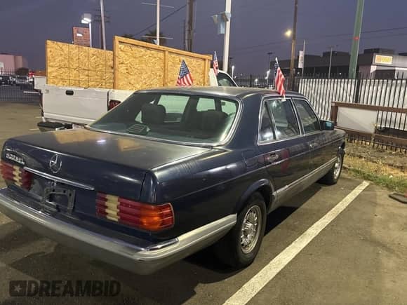 1984 Mercedes-Benz 500 с VIN WDBCA37A9EA027109, выставлен на аукционе Copart как лот 74401344 с пробегом 137 953 миль миль и Чистый • Clean title. История ставок и продаж доступна на DreamBid. Изображение 4.