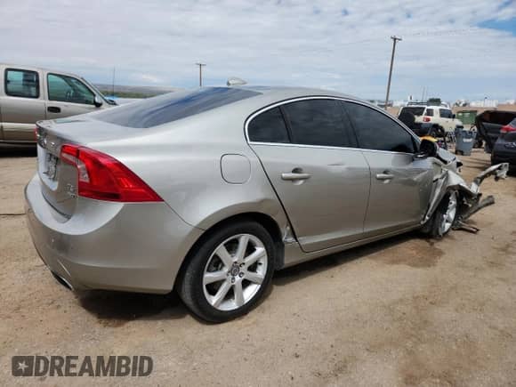 2016 Volvo S60 T5 Premier с VIN YV1612TK5G1399275, выставлен на аукционе Copart как лот 71801215 с пробегом 123 901 миль миль и Списание • Salvage title. История ставок и продаж доступна на DreamBid. Изображение 3.