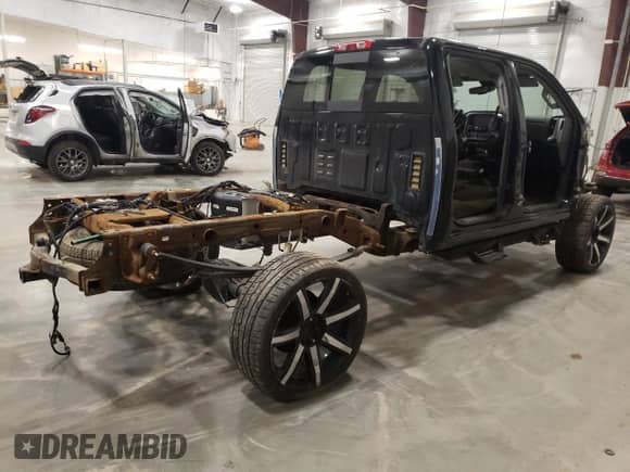 2015 Chevrolet Silverado 1500 LTZ z VIN 3GCUKSEJ1FG380690, wystawiony jako Copart lot #54418355 z przebiegiem Nie podano mil oraz Szkoda całkowita • Salvage title. Historia ofert i sprzedaży dostępna na DreamBid. Obrazek 3.