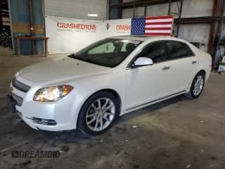 2012 Chevrolet Malibu LTZ z VIN 1G1ZG5E70CF182167, wystawiony jako Copart lot #80943095 z przebiegiem 54 231 mil mil oraz Szkoda całkowita • Salvage title. Historia ofert i sprzedaży dostępna na DreamBid. Obrazek 1.