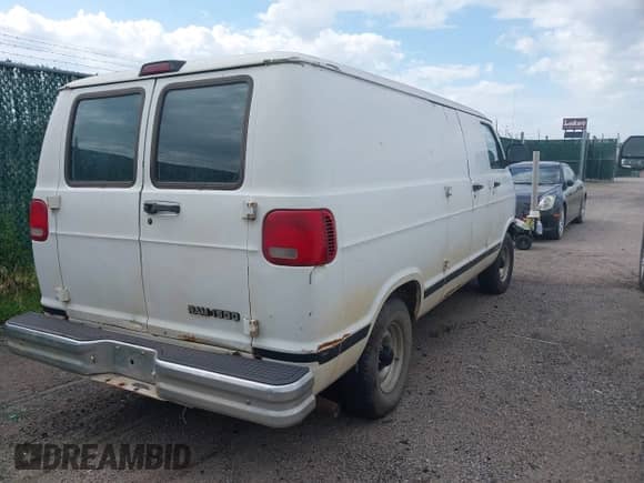 2000 Dodge RAM with VIN 2B7HB11Y8YK178076, listed as a IAAI auction lot 42580914 with 191,530 mi miles and . Bid and sale history available at DreamBid. Image 4.