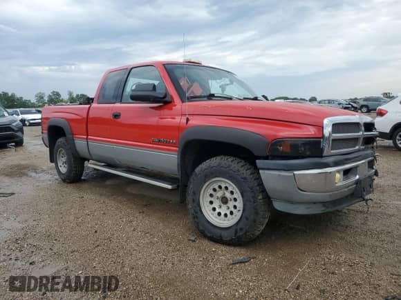 1997 Dodge 1500 z VIN 3B7HF13Z3VG830749, wystawiony jako Copart lot #57458335 z przebiegiem 151 498 mil mil oraz Szkoda całkowita • Salvage title. Historia ofert i sprzedaży dostępna na DreamBid. Obrazek 4.