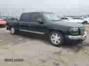 2005 GMC Sierra 1500 SLT z VIN 2GTEC13TX51146328, wystawiony jako Copart lot #43947725 z przebiegiem 350 898 mil mil oraz Szkoda całkowita • Salvage title. Historia ofert i sprzedaży dostępna na DreamBid. Obrazek 4.