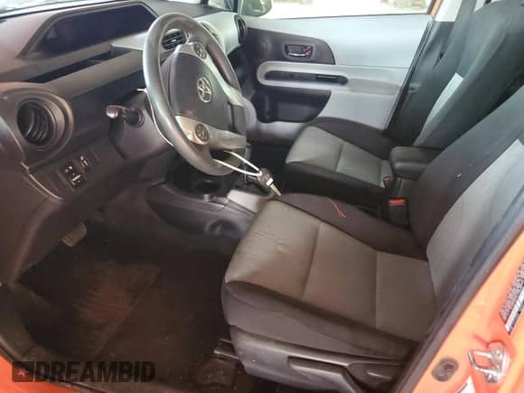 2012 Toyota Prius One z VIN JTDKDTB3XC1008921, wystawiony jako Copart lot #82726485 z przebiegiem Nie podano mil oraz Szkoda całkowita • Salvage title. Historia ofert i sprzedaży dostępna na DreamBid. Obrazek 7.