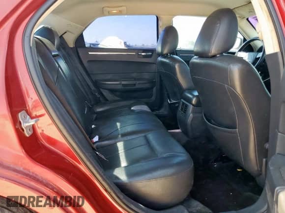 2010 Chrysler 300 Touring с VIN 2C3CA5CV6AH330886, выставлен на аукционе Copart как лот 81958775 с пробегом 235 123 миль миль и Списание • Salvage title. История ставок и продаж доступна на DreamBid. Изображение 10.