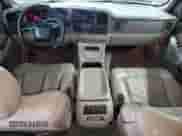2000 Chevrolet Suburban LT с VIN 3GNFK16T9YG187961, выставлен на аукционе Copart как лот 70686795 с пробегом 131 864 миль миль и Списание • Salvage title. История ставок и продаж доступна на DreamBid. Изображение 8.