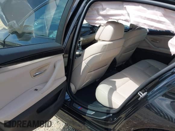 2012 BMW 5 Series 535i xDrive с VIN WBAFU7C56CDU61969, выставлен на аукционе IAAI как лот 42754147 с пробегом 116 594 миль миль и . История ставок и продаж доступна на DreamBid. Изображение 8.