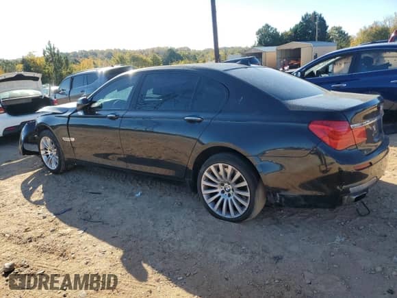 2010 BMW 7 Series 750Li с VIN WBAKB8C55ACY63396, выставлен на аукционе Copart как лот 82695695 с пробегом Не указан миль и Списание • Salvage title. История ставок и продаж доступна на DreamBid. Изображение 2.