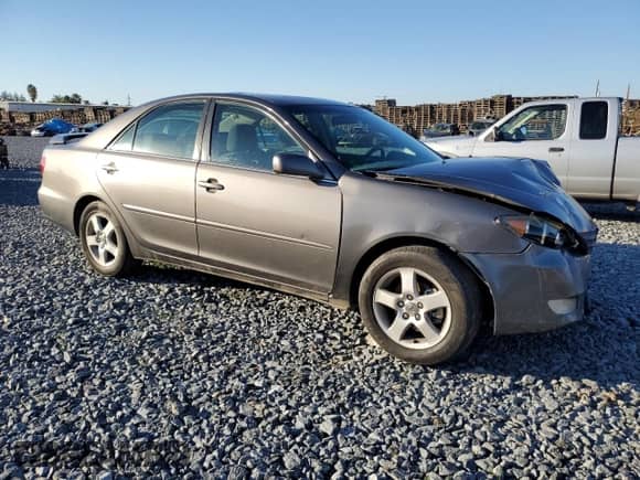 2005 Toyota Camry LE with VIN 4T1BE32K75U951754, listed as a Copart auction lot 89523315 with 192,106 mi miles and Salvage title. Bid and sale history available at DreamBid. Image 4.