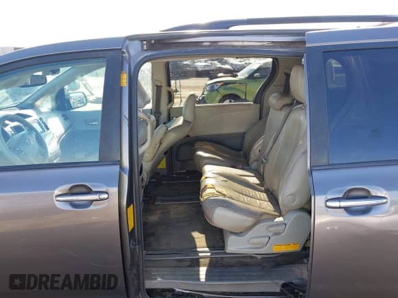 2013 Toyota Sienna XLE AAS with VIN 5TDYK3DC2DS341325, listed as a IAAI auction lot 42927993 with 280,293 mi miles and . Bid and sale history available at DreamBid. Image 8.