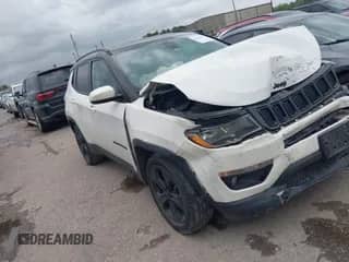 2019 Jeep Compass Altitude z VIN 3C4NJCBB5KT615720, wystawiony jako IAAI lot #42148757 z przebiegiem 205 016 mil mil oraz . Historia ofert i sprzedaży dostępna na DreamBid. Obrazek 1.