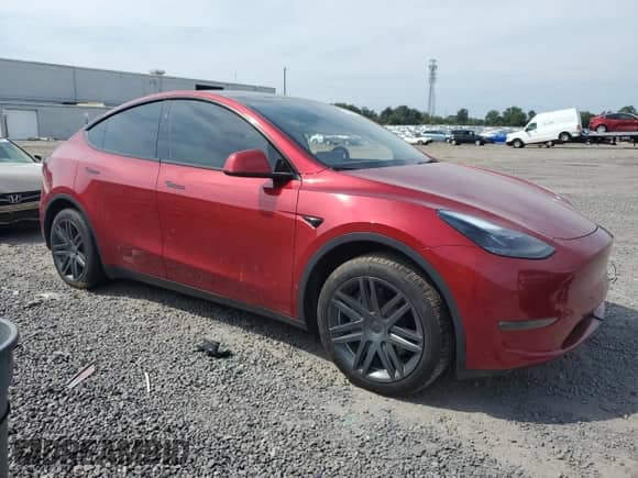 2024 Tesla Model Y Long Range with VIN 7SAYGDEE4RA280076, listed as a Copart auction lot 81590925 with 31,168 mi miles and Salvage title. Bid and sale history available at DreamBid. Image 4.