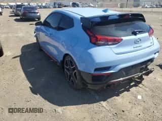 2022 Hyundai Veloster z VIN KMHT36AH1NU014609, wystawiony jako Copart lot #47608764 z przebiegiem 10 817 mil mil oraz . Historia ofert i sprzedaży dostępna na DreamBid. Obrazek 2.