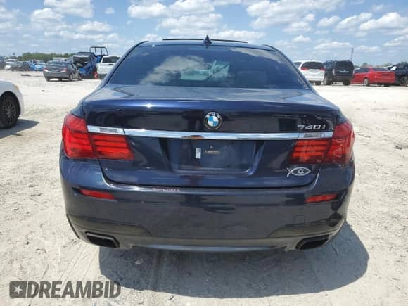 2013 BMW 7 Series 740i z VIN WBAYA6C58DD143669, wystawiony jako Copart lot #56304195 z przebiegiem 130 436 mil mil oraz Nie do naprawy • Non repairable. Historia ofert i sprzedaży dostępna na DreamBid. Obrazek 6.