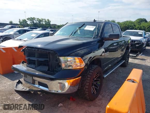 2018 Ram 1500 Big Horn z VIN 3C6RR7LT8JG130740, wystawiony jako IAAI lot #42822308 z przebiegiem 103 758 mil mil oraz . Historia ofert i sprzedaży dostępna na DreamBid. Obrazek 2.