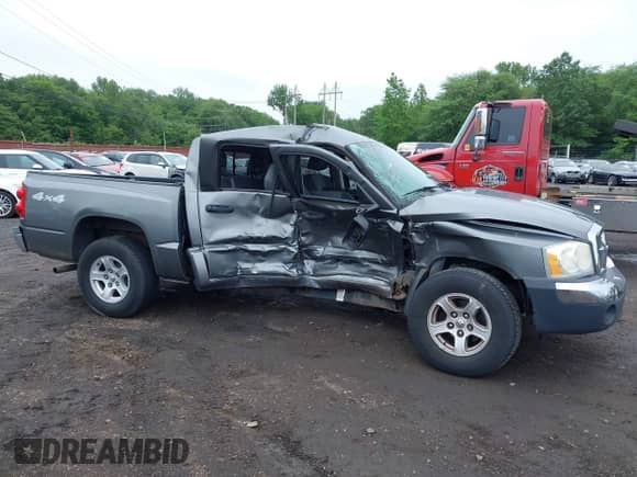 2005 Dodge Dakota SLT с VIN 1D7HW48N55S338679, выставлен на аукционе IAAI как лот 42525904 с пробегом 107 988 миль миль и . История ставок и продаж доступна на DreamBid. Изображение 6.
