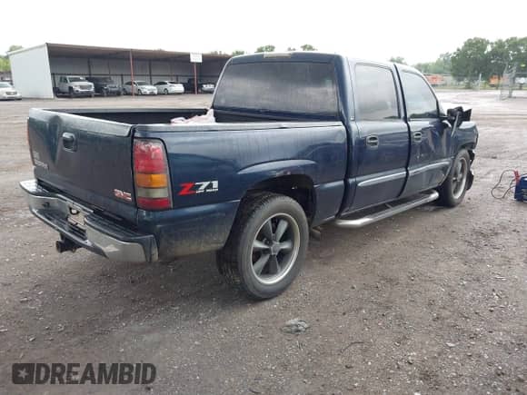 2005 GMC Sierra 1500 SLE with VIN 2GTEK13T951298250, listed as a IAAI auction lot 42376133 with Not provided miles and . Bid and sale history available at DreamBid. Image 4.