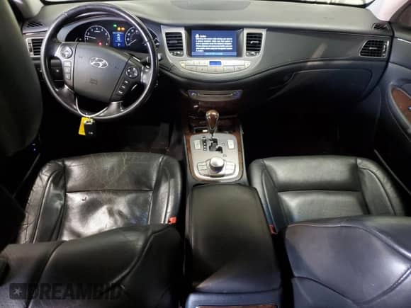 2009 Hyundai Genesis z VIN KMHGC46E69U048779, wystawiony jako Copart lot #65154204 z przebiegiem 193 453 mil mil oraz Szkoda całkowita • Salvage title. Historia ofert i sprzedaży dostępna na DreamBid. Obrazek 8.