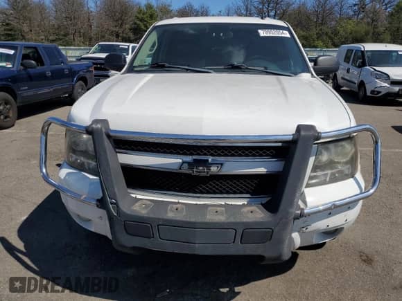 2010 Chevrolet Suburban Commercial z VIN 1GNUKHE34AR172002, wystawiony jako Copart lot #70952054 z przebiegiem 102 324 mil mil oraz Czysty tytuł • Clean title. Historia ofert i sprzedaży dostępna na DreamBid. Obrazek 5.