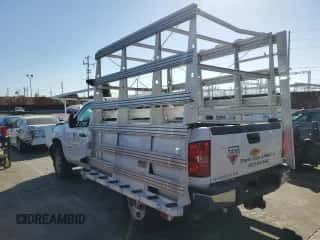 2012 Chevrolet Silverado 2500HD Work Truck z VIN 1GC0CVCG8CF178561, wystawiony jako Copart lot #82320235 z przebiegiem 132 393 mil mil oraz Szkoda całkowita • Salvage title. Historia ofert i sprzedaży dostępna na DreamBid. Obrazek 2.