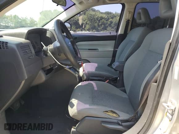 2007 Jeep Compass Sport with VIN 1J8FT47W87D158424, listed as a Copart auction lot 61333865 with 243,861 mi miles and Salvage title. Bid and sale history available at DreamBid. Image 7.
