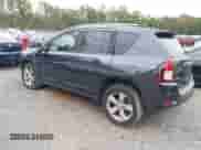 2015 Jeep Compass Latitude z VIN 1C4NJDEB1FD324581, wystawiony jako IAAI lot #43299306 z przebiegiem 97 094 mil mil oraz . Historia ofert i sprzedaży dostępna na DreamBid. Obrazek 3.