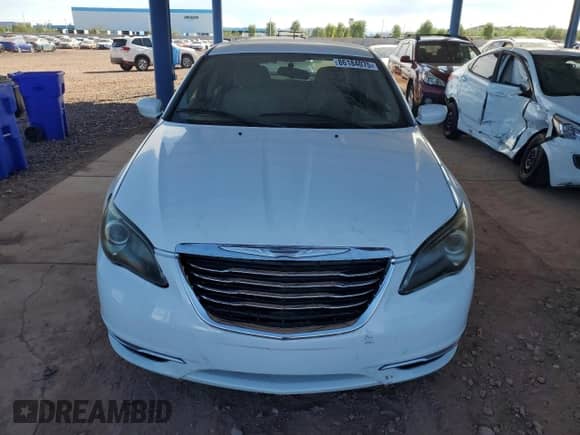 2013 Chrysler 200 Touring with VIN 1C3CCBBG0DN527477, listed as a Copart auction lot 86184075 with 120,113 mi miles and Clean title. Bid and sale history available at DreamBid. Image 5.