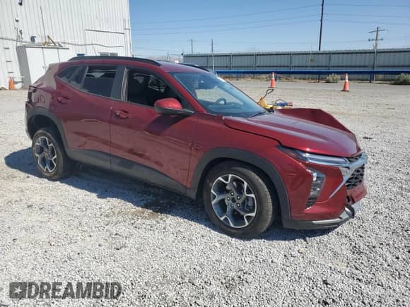 2024 Chevrolet Trax LT with VIN KL77LHE24RC092396, listed as a Copart auction lot 68951315 with 5,905 mi miles and Salvage title. Bid and sale history available at DreamBid. Image 4.