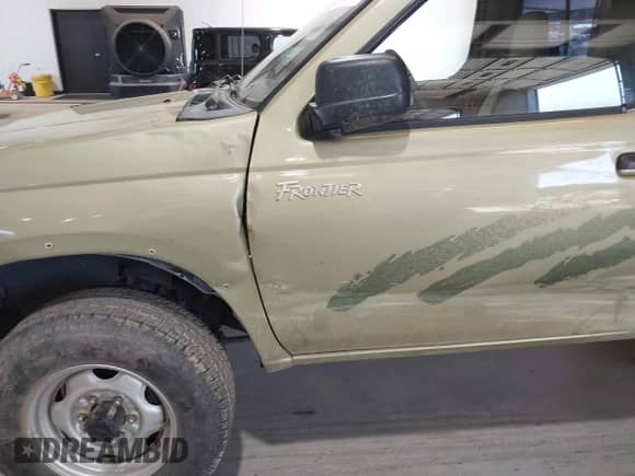 1998 Nissan Frontier z VIN 1N6DD21Y6WC338111, wystawiony jako IAAI lot #42575507 z przebiegiem 177 810 mil mil oraz . Historia ofert i sprzedaży dostępna na DreamBid. Obrazek 6.