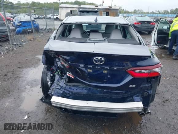 2021 Toyota Camry SE Nightshade z VIN 4T1G11AK8MU585082, wystawiony jako IAAI lot #43245347 z przebiegiem 88 301 mil mil oraz . Historia ofert i sprzedaży dostępna na DreamBid. Obrazek 17.